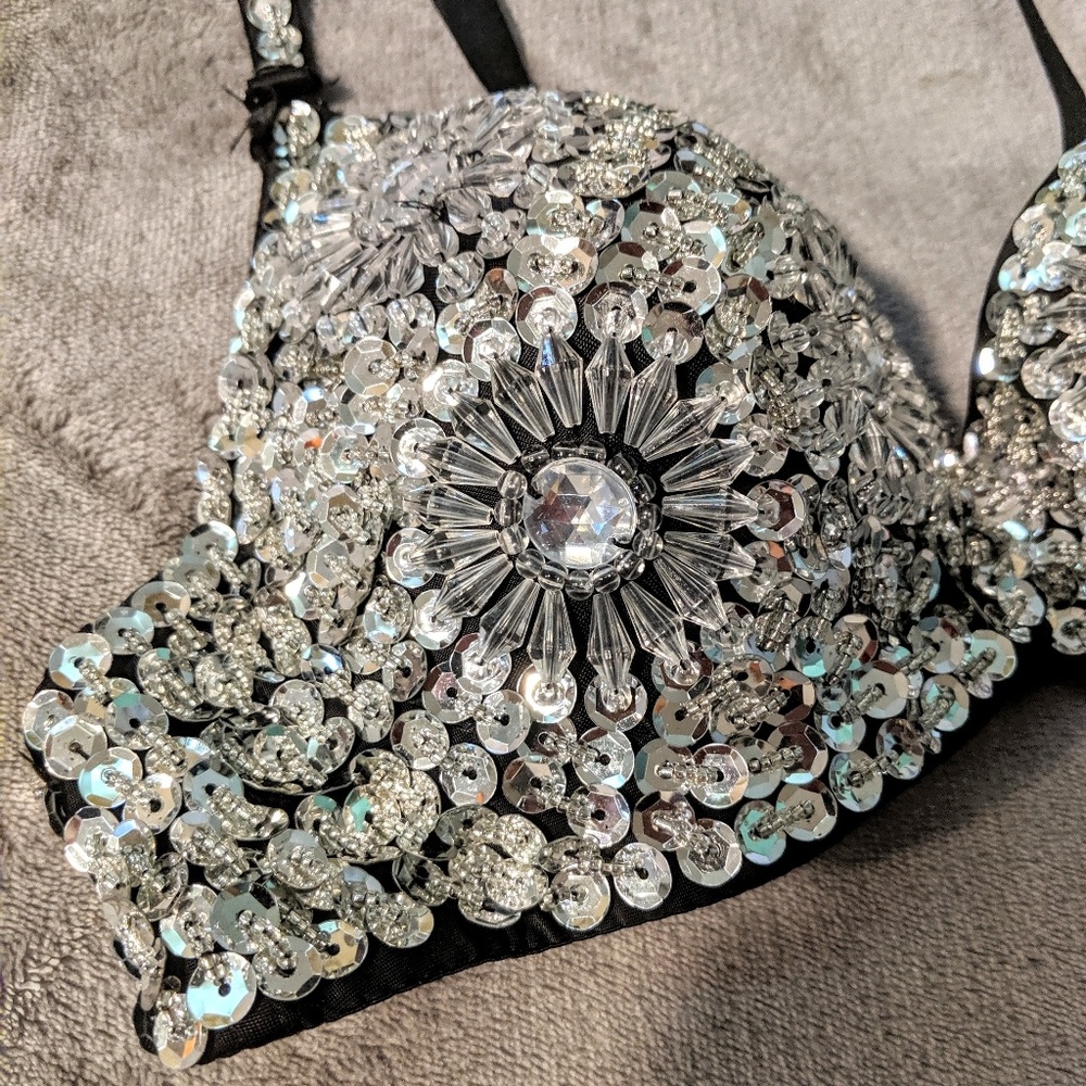 Stud bra
